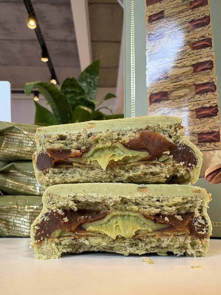 "Pistacho":

Porque Lucciano’s también sacó un alfajor de Pistacho para competir contra el Alfajor Dubái de Havanna.