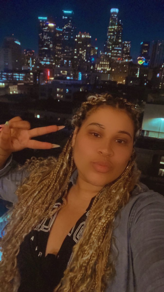 queenellenails's tweet photo. Rooftops and Vibes ✌🏽 https://t.co/8XszKDHlh0