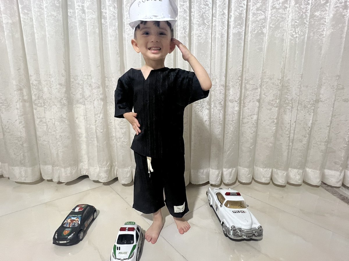 Rahimi_107's tweet image. پسرم تازگیها خیلی به پلیس ها ارادت پیدا کرده
هرجا ماشین پلیس می بینه باید برای عرض ارادت بره پیش شون….☺️ 🫡
#فالوبک_فوری