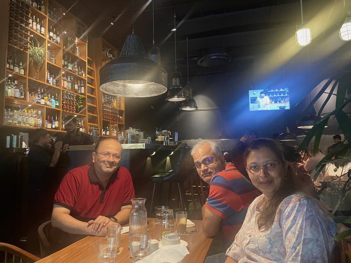 amarbarwe's tweet image. Caffeine, Chai and Conversations amongst the chaos around us, just the way we like it. Breakfast tastes better when you are with your favourite people. @Soniabhay6 @abhayamrite #BreakfastMeet #Barometer