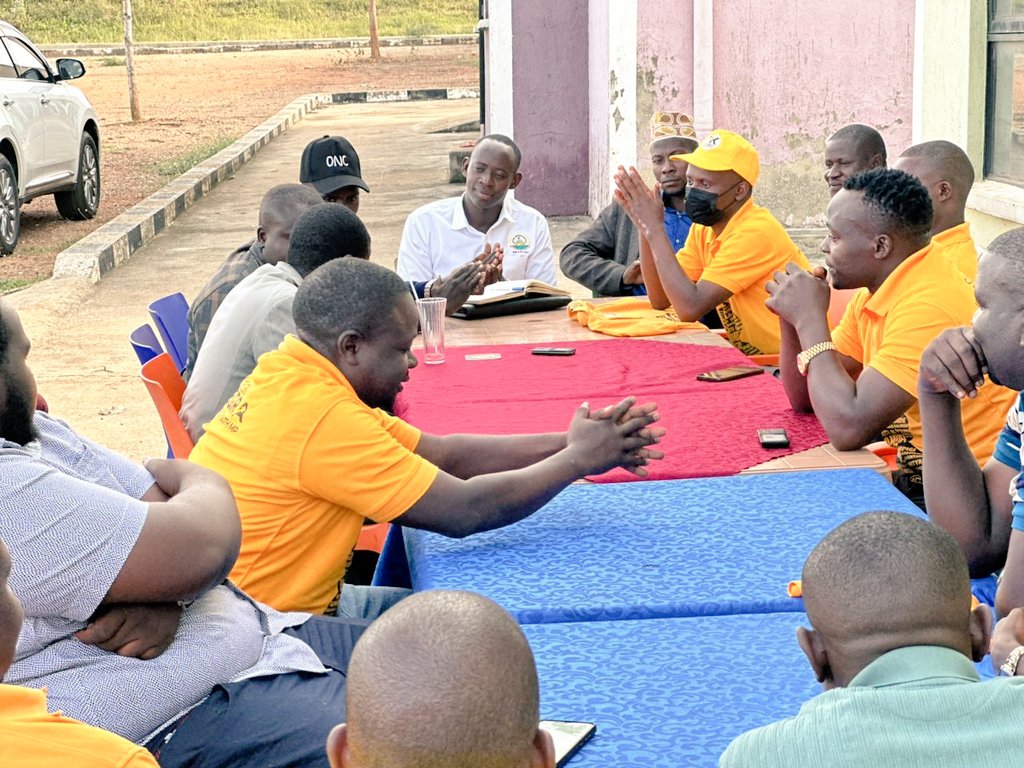 hannington_1's tweet image. In a time when Uganda's youth are demanding real solutions, transformative leadership, and tangible results, not just promises, Hon. Samuel Begira stands out as a leader with both the vision and action plan to deliver.
His vision is to build communities where every young person…