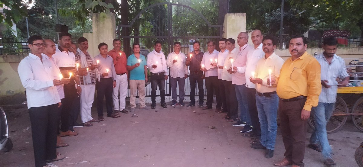 Devendr02490831's tweet photo. शिक्षा व्यवस्था सुधारनी है तो संसाधन बढ़ाइए, स्कूल नहीं घटाइए।
@UPPSS1921 @DrDCSHARMAUPPSS 
@harishkumaUPPSS
@myogiadityanath 
@myogioffice
@bstvlive @aajtak
@thisissanjubjp
#मधुशाला_नहीं_पाठशाला_दो https://t.co/wRbWiU250U