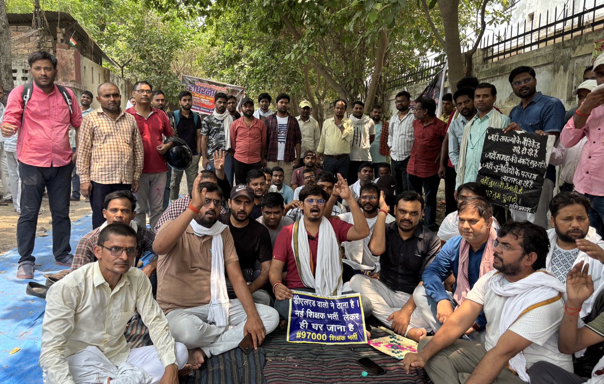 जिनको लगता है विद्यालय बंद/मर्ज होने से शिक्षक की नौकरी खतरे में आ रही तो ये उनकी गलतफहमी है। हम आवाज़ उठा रहे उन बच्चों के लिए, उन रसोइयों के लिए, जिनका वर्तमान/भविष्य खतरे में है और उन अभ्यार्थीयों के लिए जो भविष्य में शिक्षक बनने की आस लिए हुए हैं।
#मधुशाला_नहीं_पाठशाला_दो