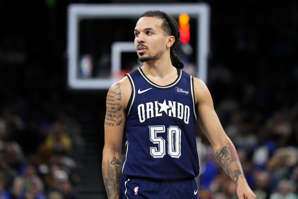 Cole Anthony er blevet købt ud af sin kontrakt med Memphis Grizzlies - det forventes at Anthony skriver under med Milwaukee Bucks i løbet af næste uge.

Point guarden snitter 12.5 point og 3.8 assists i karrieren, og blev tradet fra Magic til Grizzlies i midten af juni.