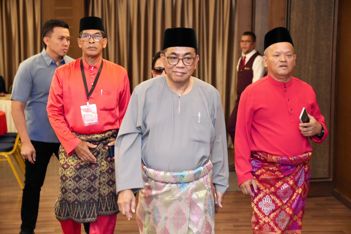 Diberikan penghormatan merasmikan Mesyuarat Perwakilan UMNO Bahagian Bayan Baru Tahun 2025. Terima kasih Datuk Ir. Mansor Musa, Ketua UMNO Bahagian Bayan Baru dan seluruh kepimpinan Bahagian atas jemputan.

Pertemuan yang mencerminkan nilai penting dalam parti kita, nilai