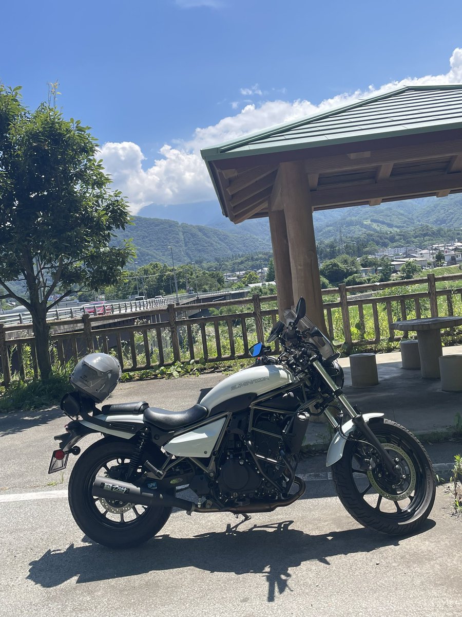 barasans's tweet photo. 下界はとっても暑いぞー
22℃→32℃→35℃
カブの聖地…あの場所に立ち寄り帰宅
#エリミネーター
#カブ https://t.co/y8lNEySwgn
