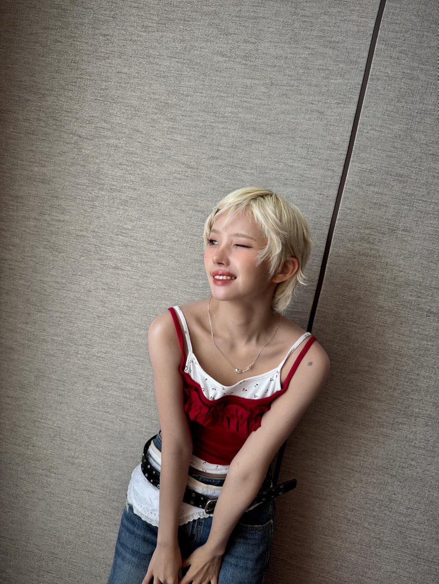 tiny.pretty.j tweet media