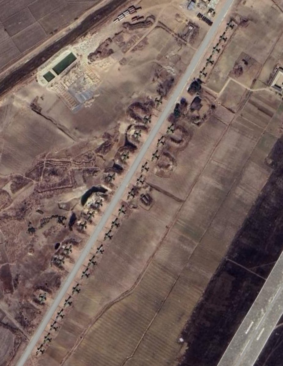 KPA_bot's tweet image. 宣徳(ソンドク)空軍基地…An-2が配備されているが、義州空軍基地が中朝国境の検疫場として工事された際に同基地のIl-28が一時期移されていた。KN-25やパダスリ-6の試験にも使われた。またハイジャックされた大韓航空YS-11が着陸した飛行場でもある。