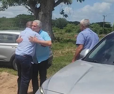 Desde #Camagüey abrazamos con firmeza y admiración a <a href="/DiazCanelB/">Miguel Díaz-Canel Bermúdez</a>, líder de dignidad probada. Ante los ataques externos, el pueblo responde con unidad inquebrantable junto al <a href="/PartidoPCC/">Partido Comunista de Cuba</a>  
¡La Revolución no se negocia! #CubaEstáFirme
 #PorCamagüeyTodo