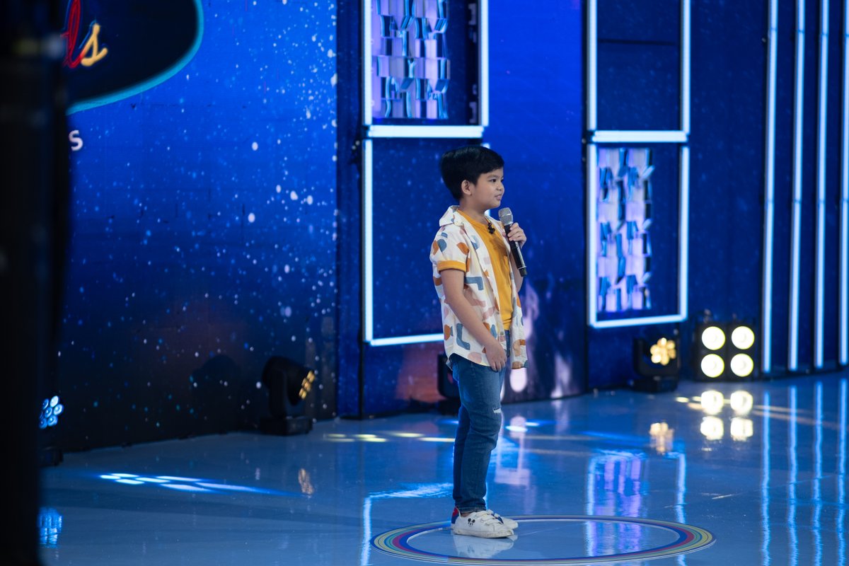 idolphilippines's tweet photo. Worth it ang practice ni Ethan dahil napa-smile at nag-enjoy ang judges sa performance niya! Good job! Kaya naman you get a Golden Ticket! Congratulations! #IdolKidsPHGameOn 🎙️💙🤍

#IdolKidsPhilippines
#IdolKidsPH
#IdolPhilippines https://t.co/ByfpiuTQ7l