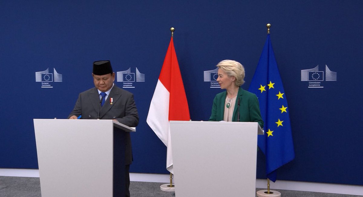 JorgeLiboreiro's tweet image. Ursula von der Leyen announces that the EU and Indonesia have reached an agreement in principle for a free-trade deal after almost 10 years of talks.
“This agreement comes at the right time,” she says. “In times of global challenges, partners must strengthen their ties.”