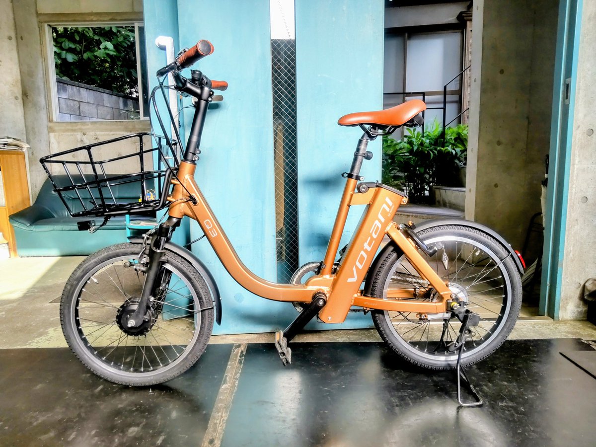小径電動アシスト自転車のタイヤ交換🔧
小径タイヤは１回転で走れる距離が短い為26インチの自転車に比べタイヤの摩耗が早いです❗️
電動アシスト自転車は車重とパワーがあるのでさらに摩耗が早まります。
今回は溝の深い電動アシスト自転車用タイヤに交換しました
これでしばらく安心🤗
#取手 #自転車