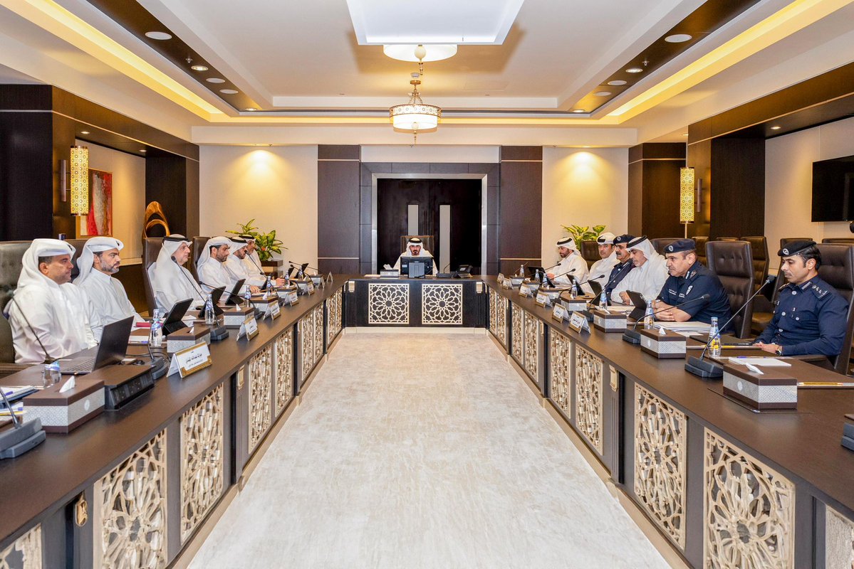isf_qat's tweet image. تنفيذًا للتوجيهات السامية لحضرة صاحب السمو الشيخ تميم بن حمد آل ثاني، أمير البلاد المفدى "يحفظه الله ويرعاه"، بتحديد وتقييم الأضرار الناجمة عن اعتراض الصواريخ الإيرانية وتعويض المتضررين من المواطنين والمقيمين؛
ترأّس سعادة الشيخ خليفة بن حمد بن خليفة آل ثاني وزير الداخلية،…