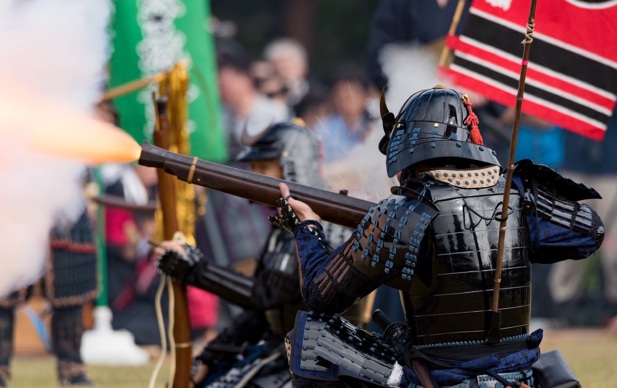 _Gun_Samurai's tweet image. Hōjutsu - 砲術 - is the martial art of gunnery and can trace its history to 1543. The kanji 砲術 is made of two characters. 砲 meaning cannon or gun, 術 meaning skill, technique or art. The Way of the Gun.