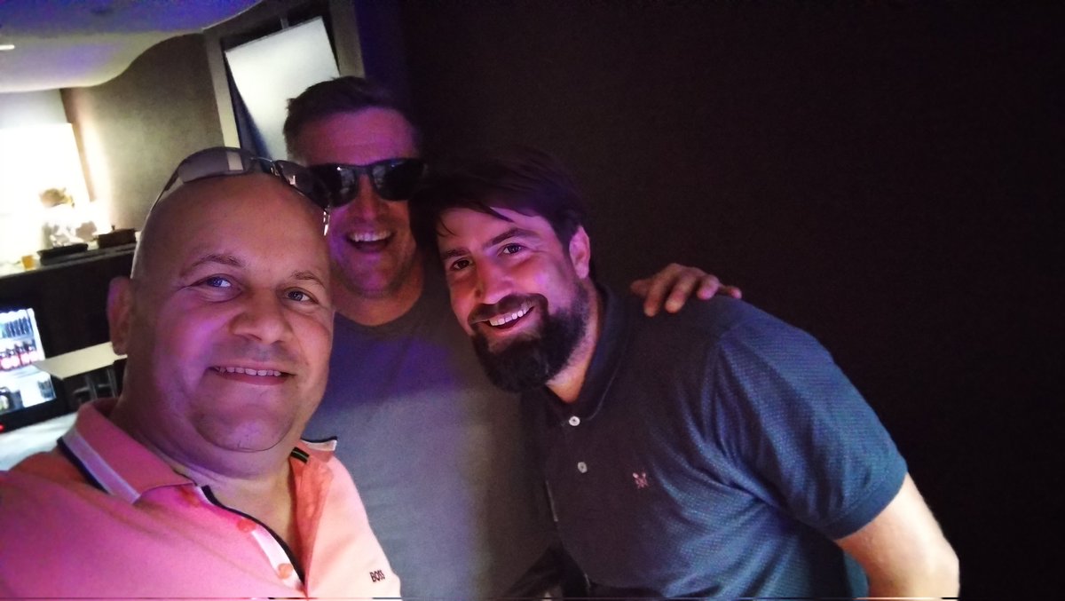 AlexJames_97's tweet image. Great night at @stereophonics with @JulesLewisJones @CWilliamsRacing @GarethMaule #martinanderson #stevedalton