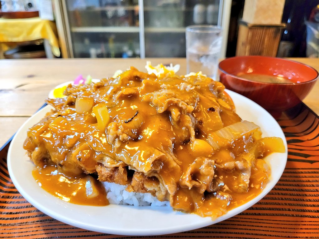 macofamR's tweet image. 2日ぶりにちゃんとお店で食べたわ
カツハヤシライスというボリュームの神みたいな食べ物
