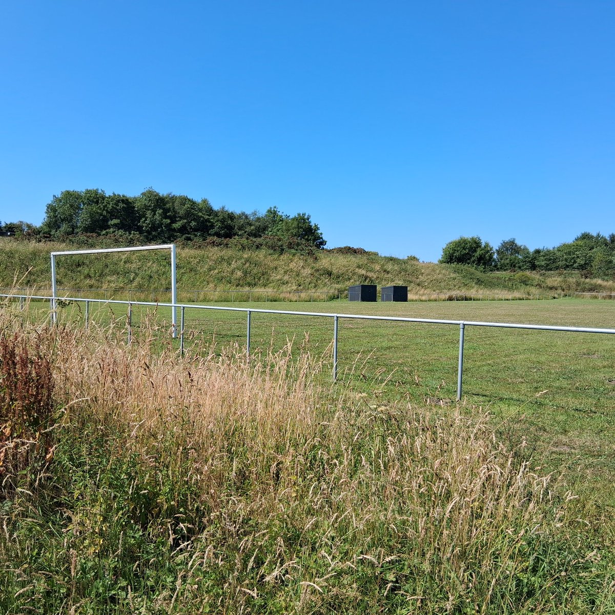 Beautiful walk around top of Brymbo this morning. Brymbo pool and football pitch looking brilliant. 👍