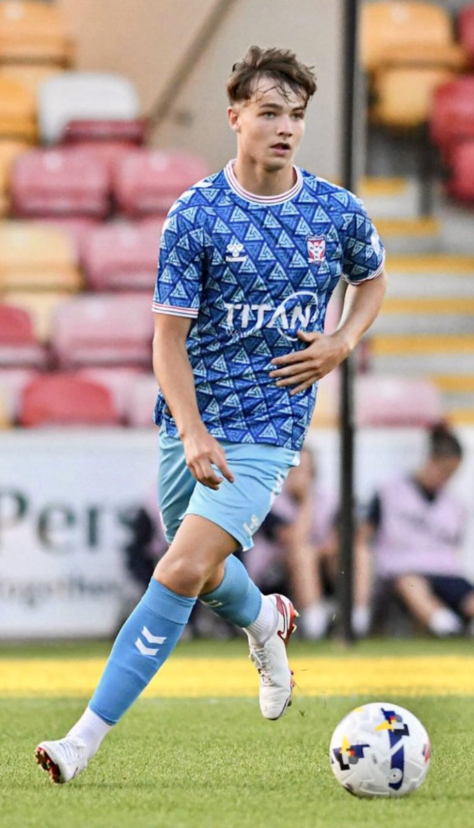 NewallWarren's tweet photo. Lincon Newalls Home debut for the 1st team at York city v Salford city (16 years and 364 days 😂) played the full second half and played very well 👏 keep pushing son 👊⚽️ https://t.co/1Dem6uJVQz