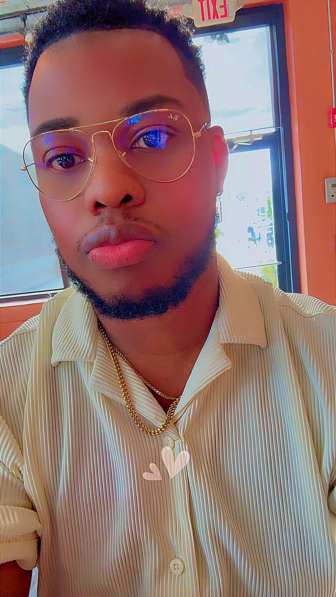 Doris Flores Gorgeous (he/him) 🏳️‍🌈 (@heyandreyt) on Twitter photo 