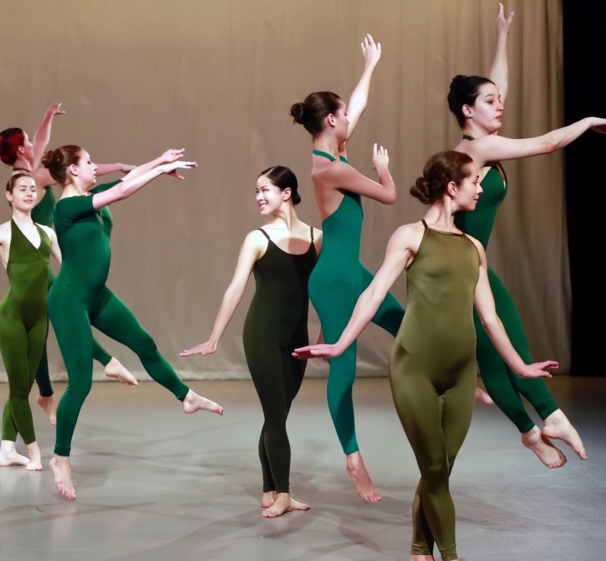 Pov 
Ikaw yung leading man ni Kisses  na nasa audience masayang nanonood sa kanya nang hindi niya nalalaman. 

#KissesDelavin <a href="/KissesDelavin/">Kisses Delavin</a>