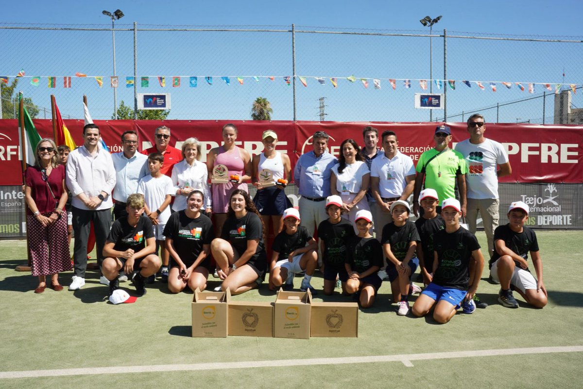 victoriabazaga's tweet photo. Durante 9 días, tenistas de los 5 continentes han competido en el IX Torneo Internacional de Tenis Ciudad de Don Benito.

Desde la @Junta_Ex reforzamos el apoyo a este torneo con un aumento del 8% en el patrocinio, en una apuesta clara por el deporte femenino en nuestra región. https://t.co/z7Ad2Sd6YQ