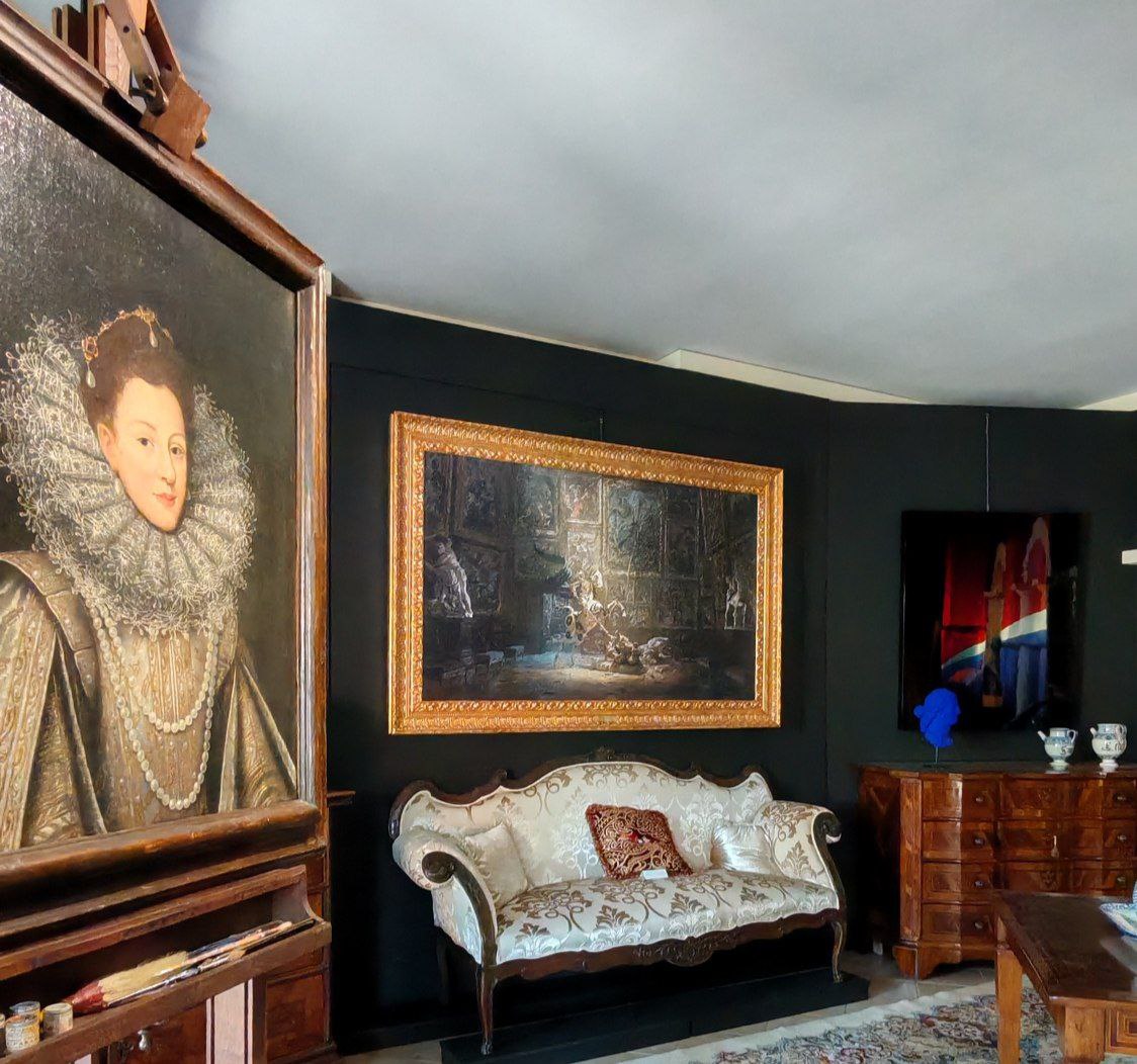 Art has no time for holidays.
Book your private visit at our gallery