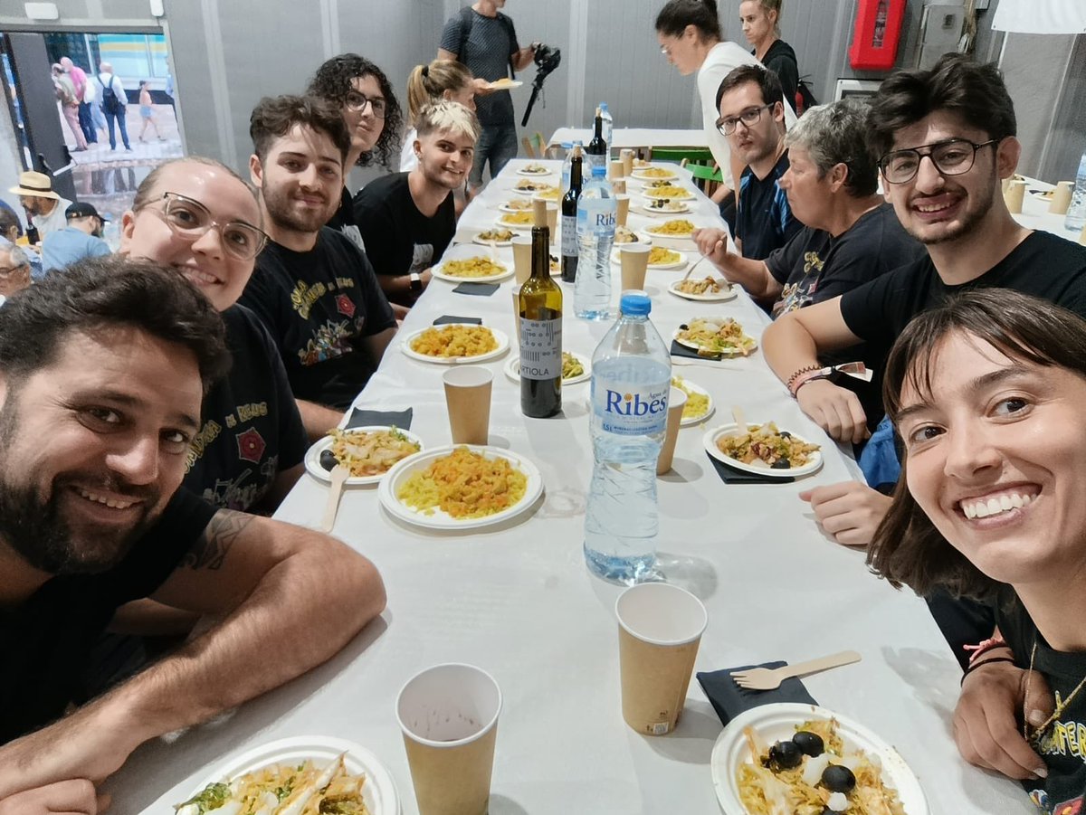 GegantsdeReus's tweet image. #Sortides | ELS GEGANTS VITXETS AL REUS JUGA!

🏑La pluja d&apos;ahir va donar una treva per poder participar, oferint unes ballades dels Gegants #Vitxets al &quot;REUS JUGA&quot; que s&apos;ha organitzat aquest cap de setmana a la ciutat!

•
•
•

#SomElsDeLesFlors #GegantsDeReus #ReusCultura