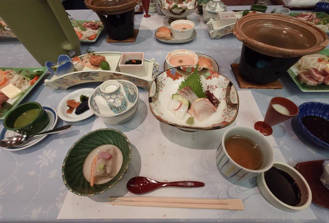 温泉街の旅館にきております( ・ิω・ิ) 3日間ほど疲れを癒しつつ今週末から約2週間山にいってきます
