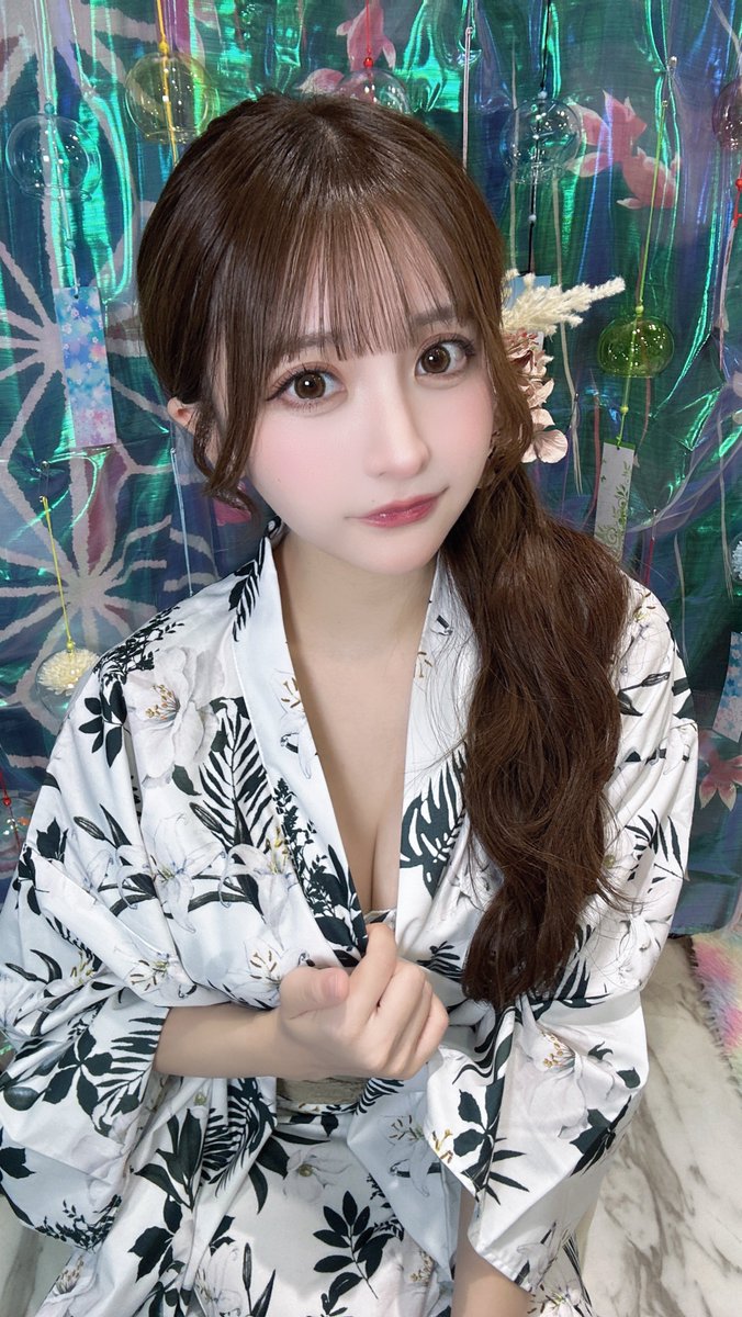 《宿チェキのお知らせ📷´-》

夏の宿チェキ本日までです！🏖☀️

クリスマスのチェキですが落書きこんな感じだよ〜って載せておきます🤭🤍

1枚1枚手書きなので世界に一つだけのチェキ是非GETしてね🫧

https://t.co/qSXX6DhfLF https://t.co/VP1EUsp34U