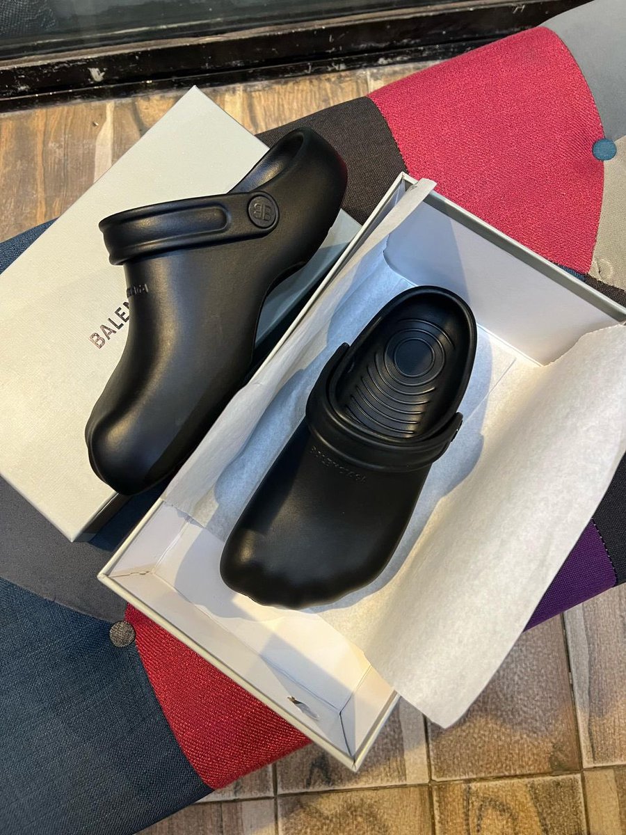 360shops's tweet photo. New crocs alert!‼️ 
Super comfortable 
Boxed
Size:40-45
Has small fittings, take a size up.
IG: 360shops_ng https://t.co/qVDwfgMyRG