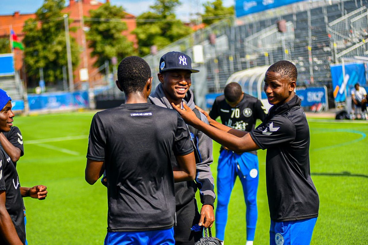 Mike_ThePundit's tweet photo. All smiles as Kparobo Arierhi visited his Beyond Limits former teammates in Sweden this morning as they get set for the 2025 Gothia Cup 

KP 👊 https://t.co/jdzVeimU8r