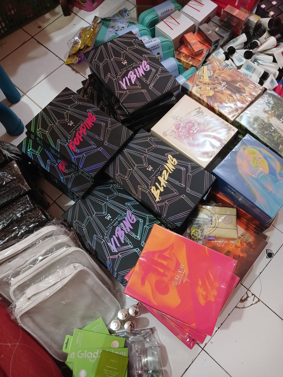 thumbelinana's tweet image. Hallo manteman 👋
Aku ada banyak skincare, makeup, parfum start 5k only‼️❣️
Boleh cek dulu yukk

Boleh bantu komen like biar gak ketinggalan 🥳🥳
📍Jombang Jatim
Bisa cod pylatter, avail di shope dan ttshop