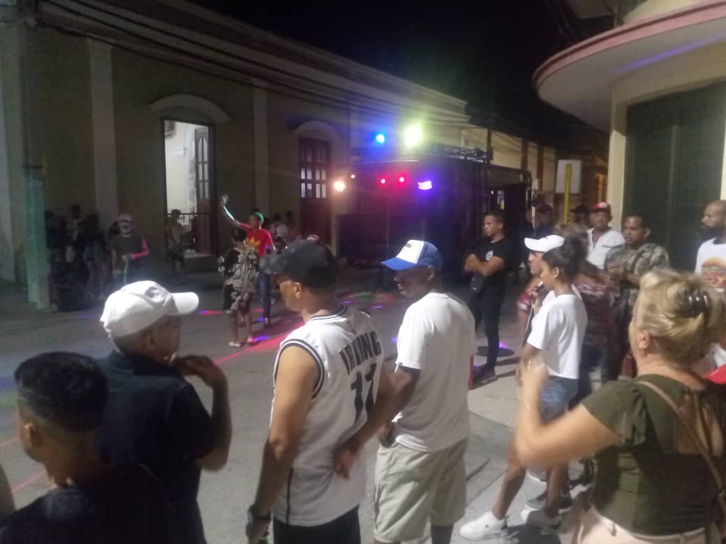 Noche de Cubanía en #BayamoEn26.           #CulturaBayamo.             #VeranoSiempreJoven .