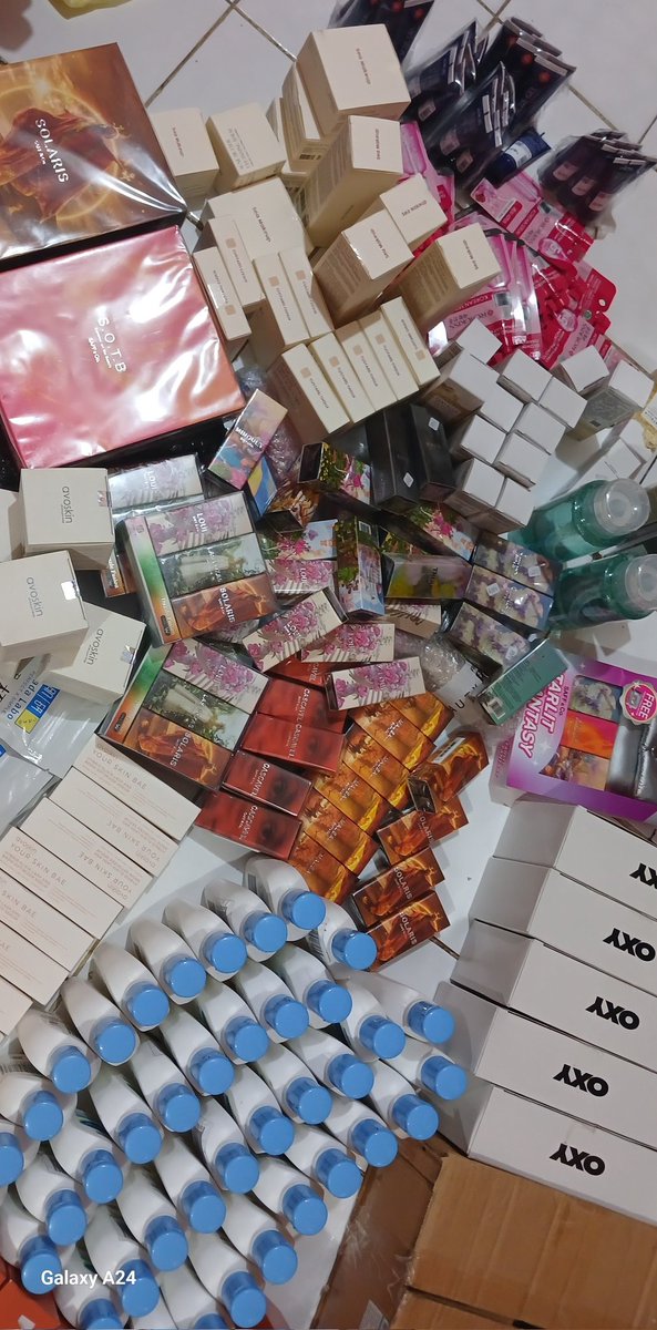 thumbelinana's tweet image. Hallo manteman 👋
Aku ada banyak skincare, makeup, parfum start 5k only‼️❣️
Boleh cek dulu yukk

Boleh bantu komen like biar gak ketinggalan 🥳🥳
📍Jombang Jatim
Bisa cod pylatter, avail di shope dan ttshop