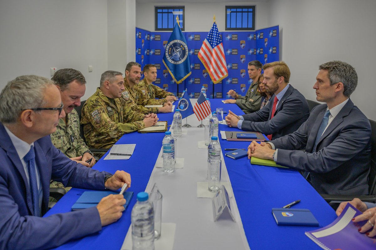 NATO_KFOR's tweet photo. Today, the Commander of the #NATO-led #KFOR mission, MG Enrico Barduani, met with the Senior Bureau Official for the Bureau of European and Eurasian Affairs of the U.S. Department of State, H.E. Brendan Hanrahan, at KFOR Headquarters in Pristina.

#UNITASOMNIAVINCIT https://t.co/8egQoTyh0e
