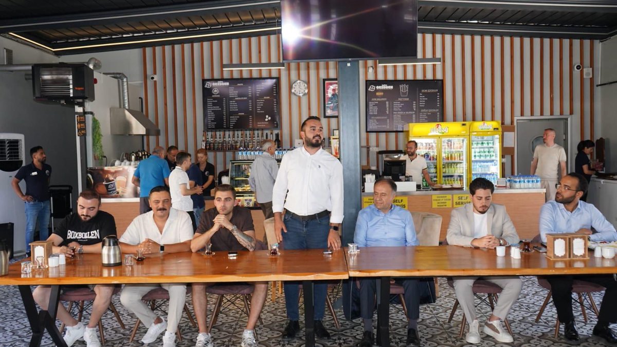 CHPGencPendik's tweet photo. Pendik Gençlik Kolu olarak yeni aramıza katılan genç arkadaşlarımız ile birlikte kahvaltı programımızı gerçekleştirdik.

#chpgençlik https://t.co/a5KpK7gB4e