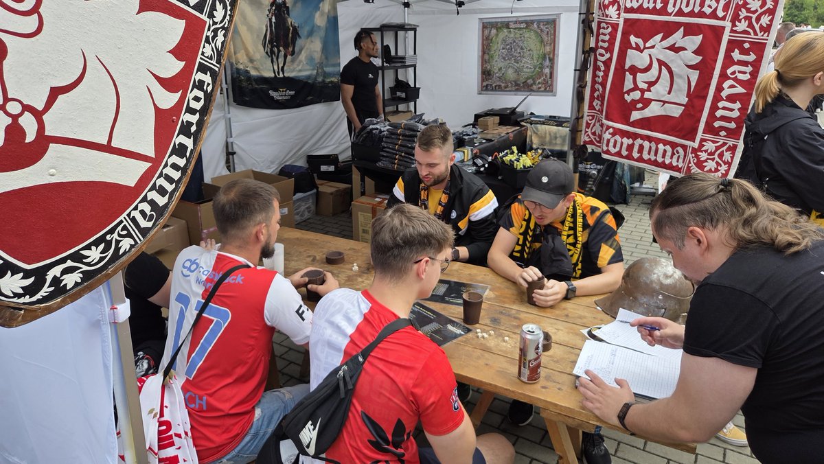 SirTobi28's tweet image. Matchday!!! @slaviaofficial fans lead 6:2 vs. @DynamoDresden fans playing @KingdomComeRPG farkle! #fairplay