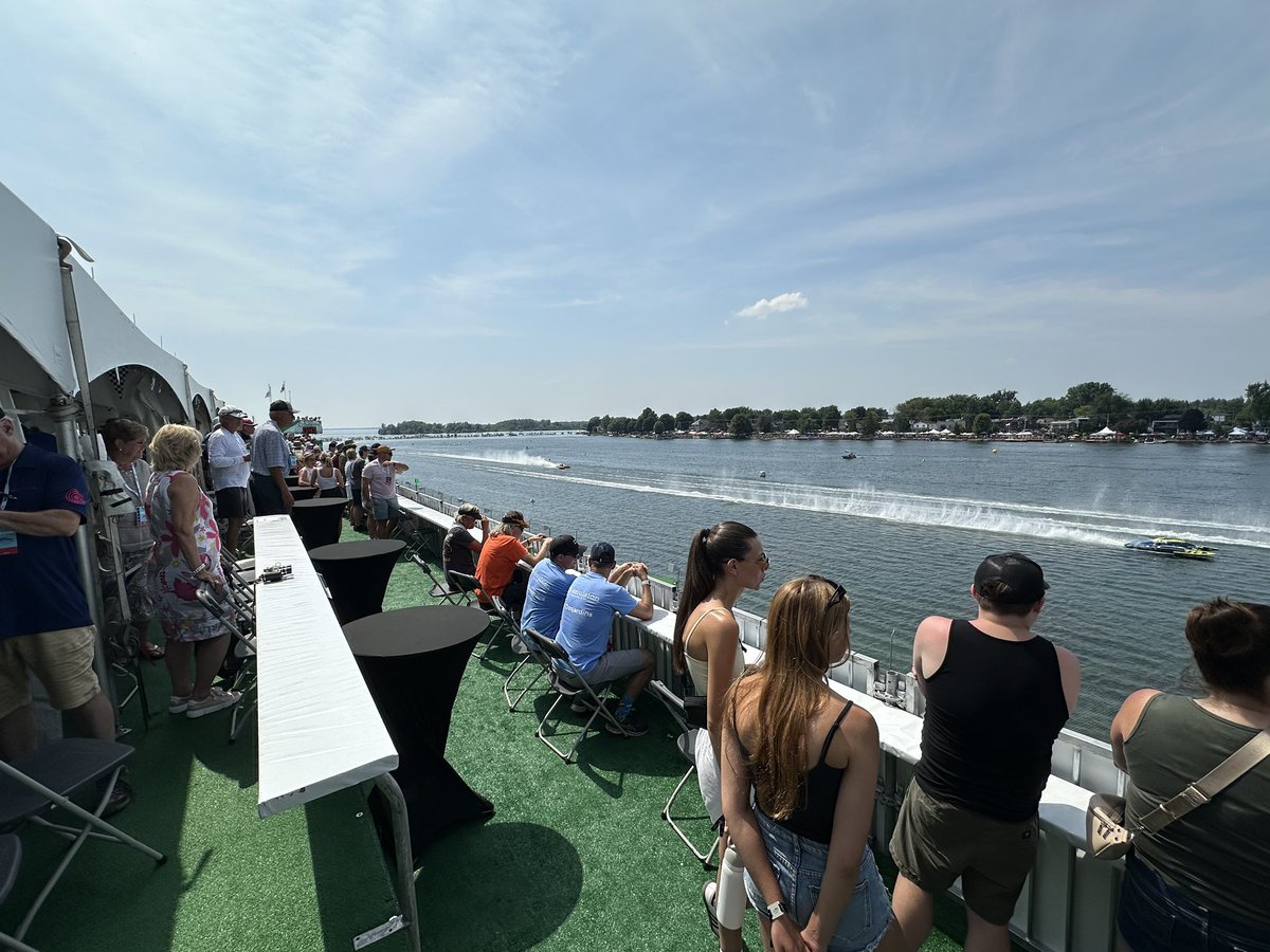 yfblanchet's tweet image. Magnifiques et caniculaires journée et soirée sur le site de la 85e édition - que nous avons soulignée - des Régates de Valleyfield, spectaculaire et importante signature touristique et estivale de ce coin du Québec, avec bien sûr Claude DeBellefeuille.
Merci pour l’accueil!…