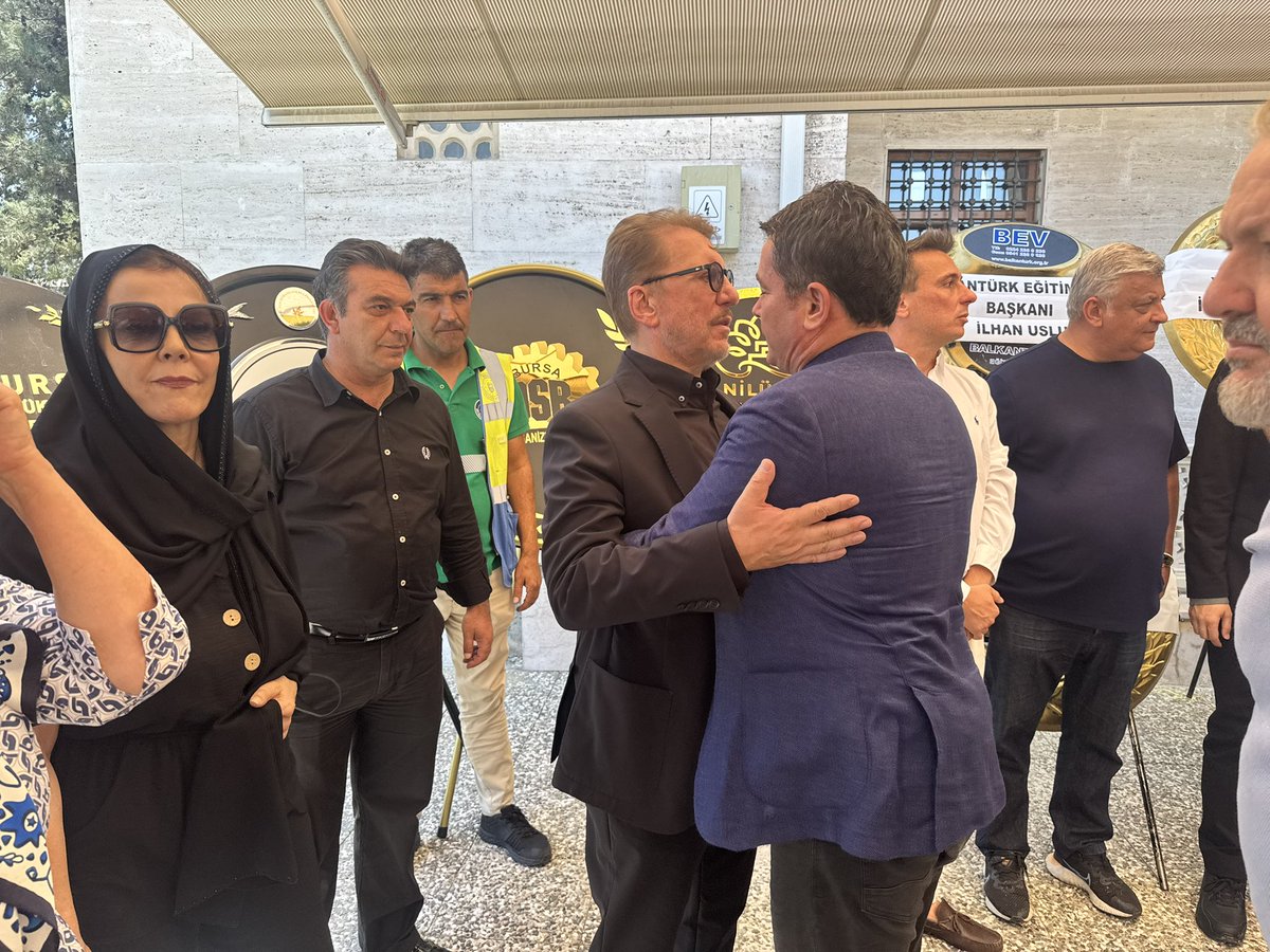 BTSO önceki dönem meclis başkanlarından, değerli dostum İlhan Parseker’in kıymetli annesi Aysel Makbule Parseker’i ebediyete uğurladık. 
Kendisine Allah’tan rahmet, ailesi ve sevenlerine başsağlığı diliyorum. Ruhu şad olsun.
