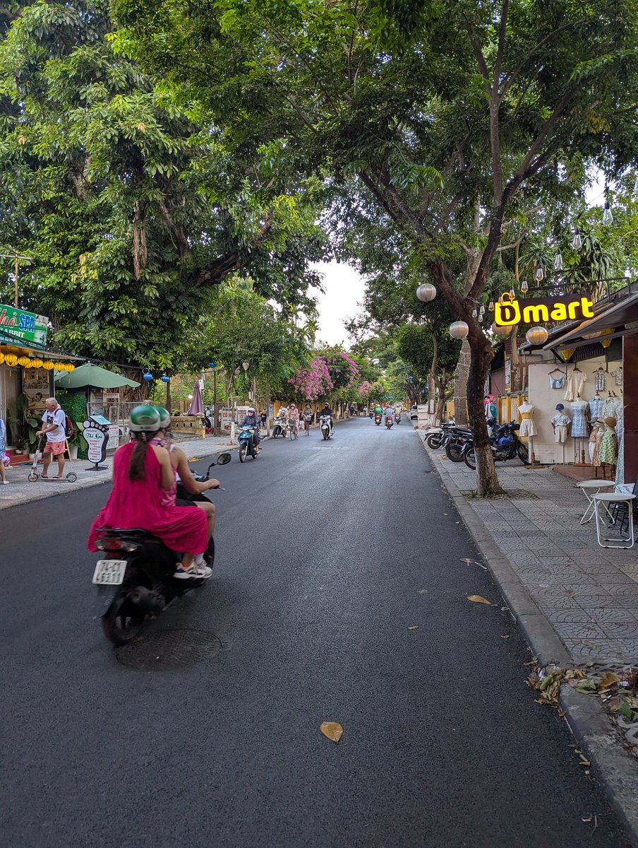 mohan0799's tweet image. After living in Da Nang for almost 5 months, I finally decided to visit Hoi An this fine Sunday afternoon under the scorching sun, and it’s đẹp quá!