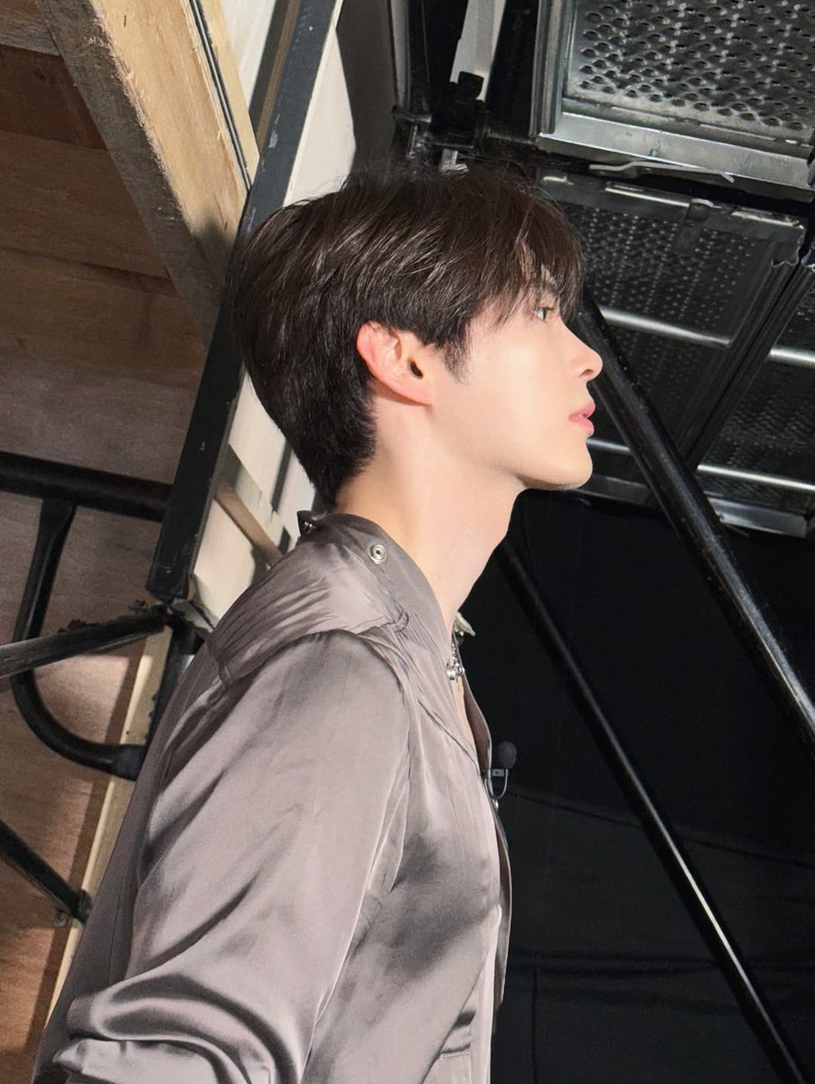 hanbinsv's tweet photo. ⠀ ⠀ ⠀ ️ ️ ⠀ ️
Under backstage lights, he gleams like a secret the stars forgot to keep.
⠀ ⠀ ⠀ ️ ️ ⠀ ️ https://t.co/jlqoaUqEb7