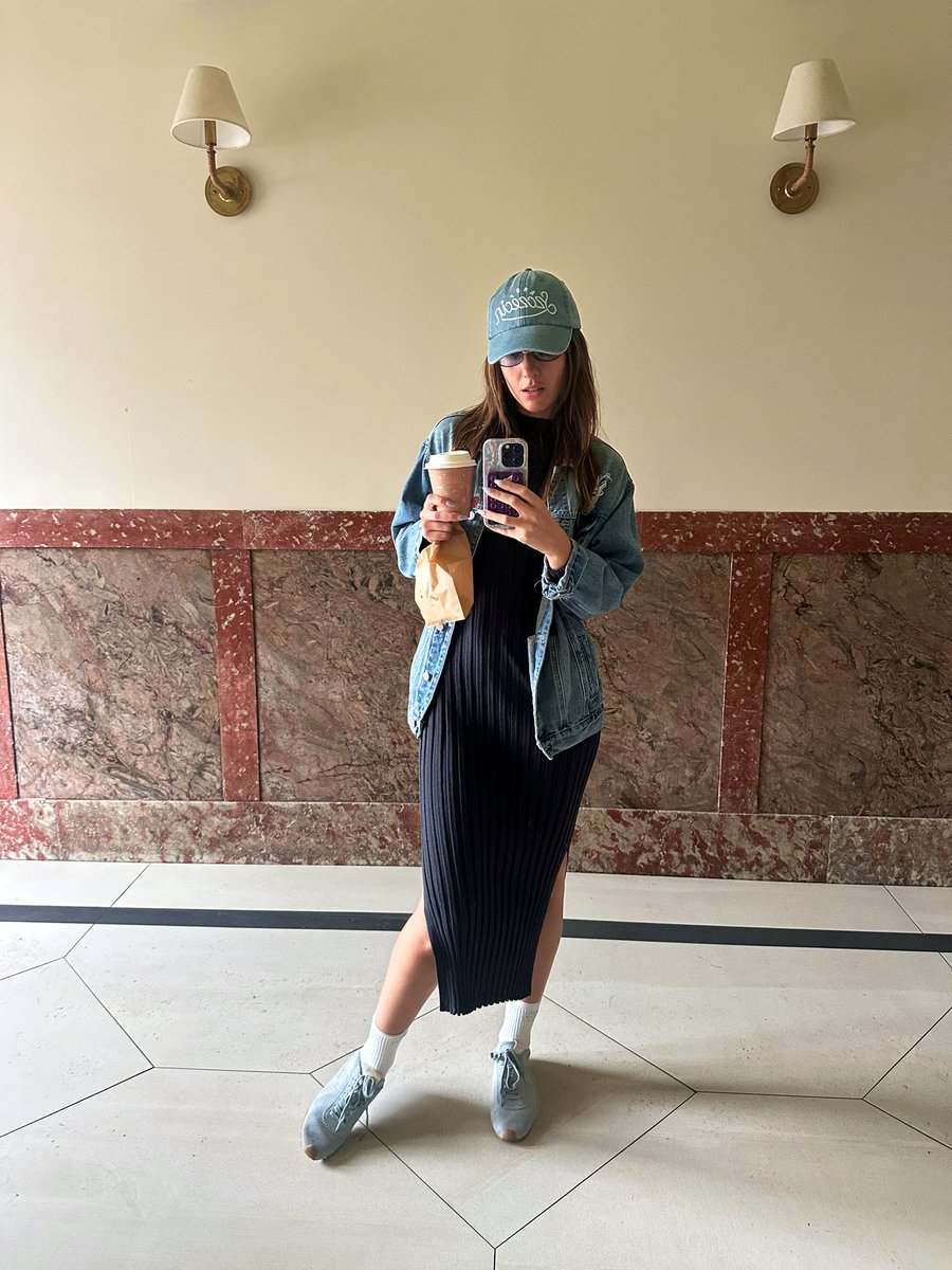Paulacomesfirst's tweet image. GM weekend - I have a message to all the crypto ppl hustling out there. It’s sth I forgot myself recently - “rest is a right, not a reward” - You won’t be able to build anything if you’re burnt out.