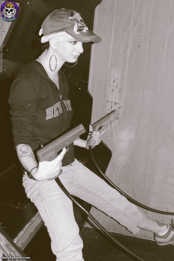 Sexy Fandom: Naughty Arcade With Bella Vendetta sexyfandom.com/archives/2015/…