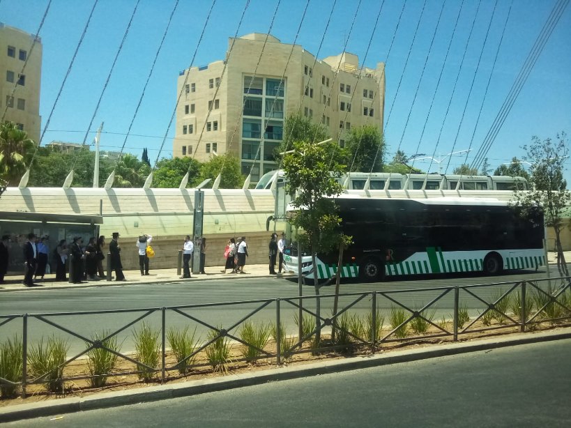 חרדים מתעניינים בקו 299 החדשish של רמאללה. 
#פידתחבורה

(מתפתה לבדוק תיקופים, כי חסר לי מה לעשות היום.)