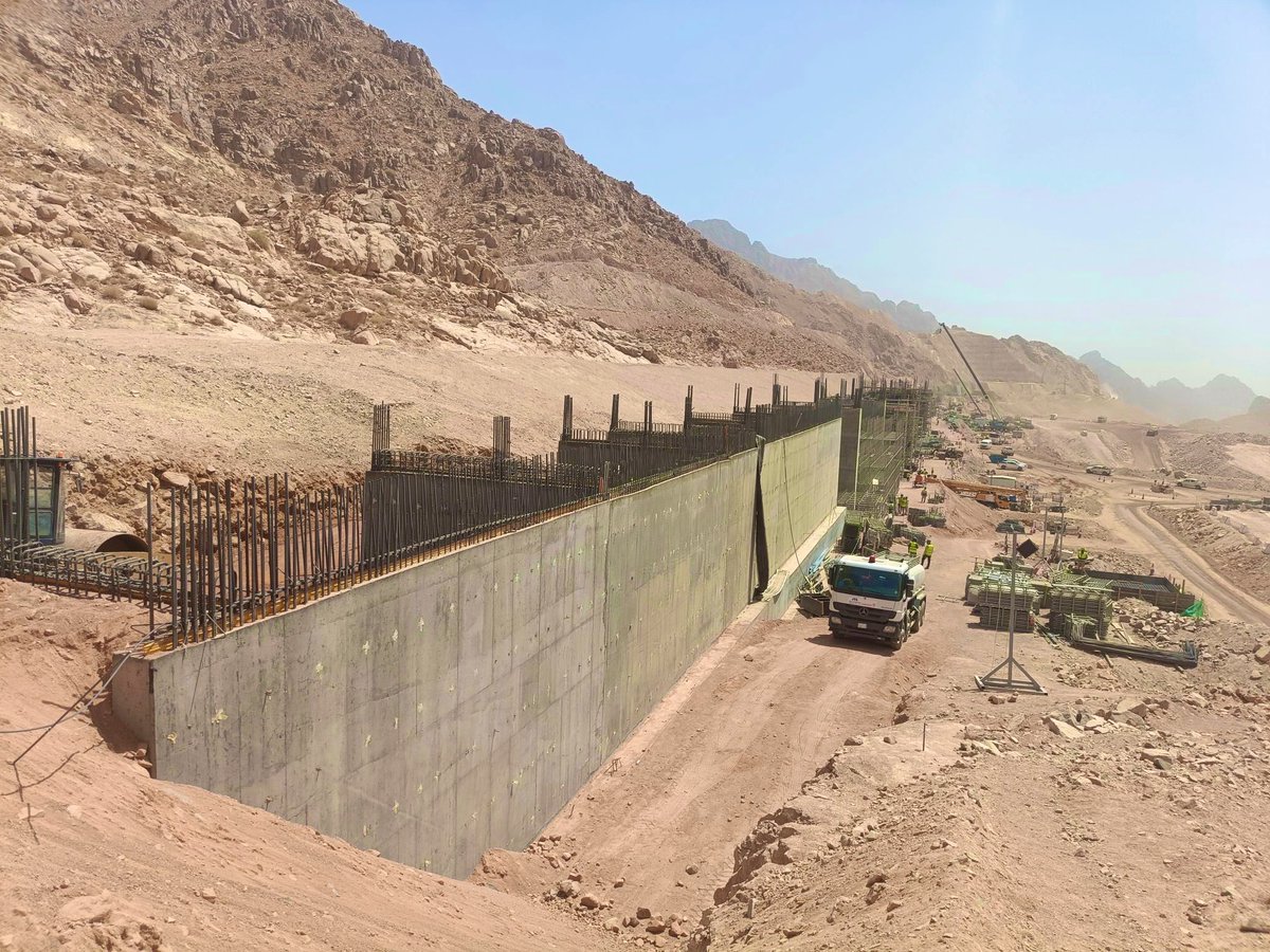 first_1ine's tweet image. 🏗️ الأعمال في #تروجينا لا تتوقف 24/7⏰

#نيوم 🇸🇦
