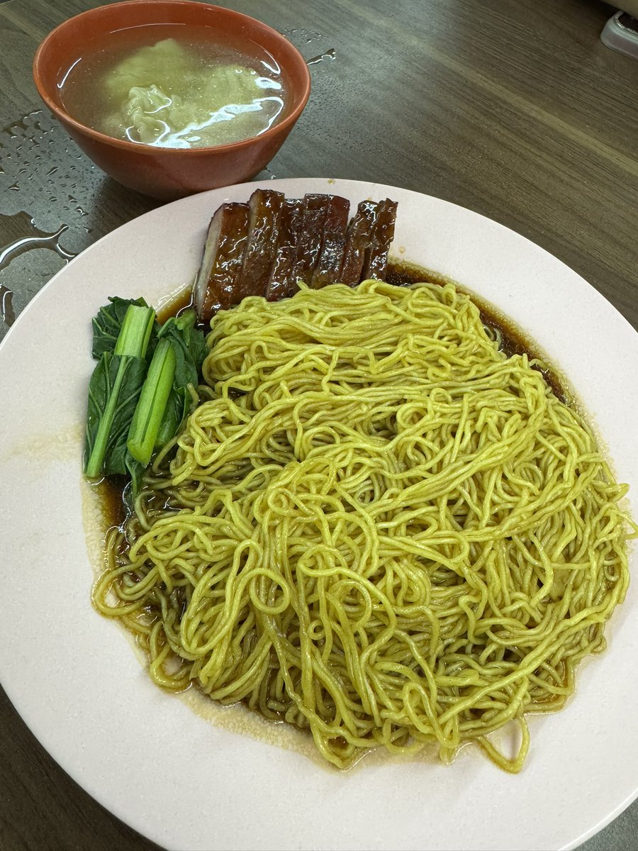 Makansama's tweet photo. 痩せの大食いの私には余裕のよっちゃんイカであった。 https://t.co/F7MvcCzPPP