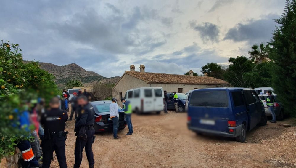 En los últimos 7 años ha habido más de 90 detenciones en Torre Pacheco por explotación laboral de empresarios agrícolas muy españoles a inmigrantes esclavizados. No les dan de alta en la seguridad social y les pagan un euro por caja recolectada.