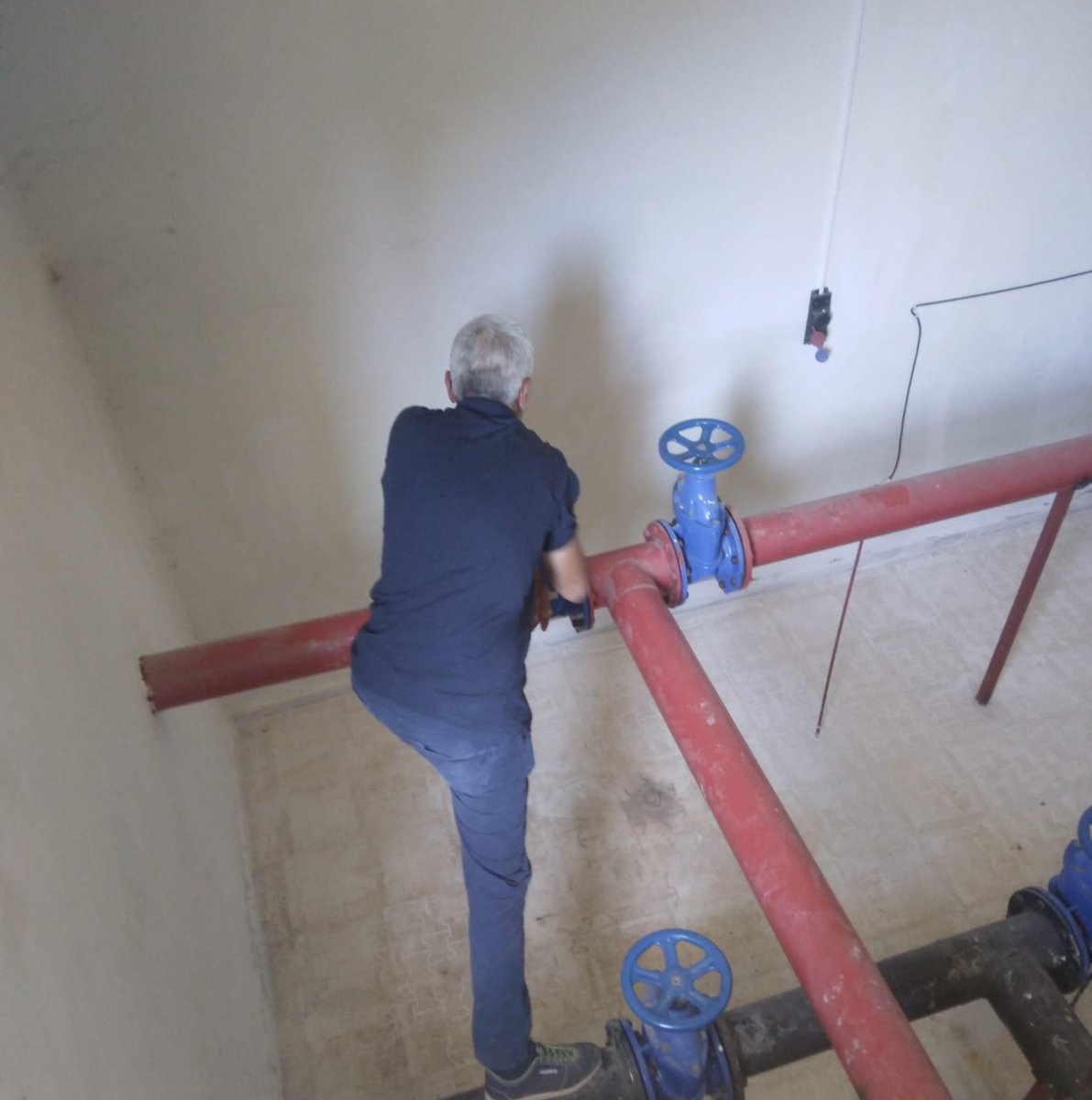 Tunceli Belediyesi (@tuncelibel62) on Twitter photo 🚰 Zagge’de Ek Pompalar Devrede
📍 Kentimizin su ihtiyacını karşılayan Zagge Pompa İstasyonu’nda, azalan su kaynaklarını evlere ulaştırmak için ek pompalar devreye alındı.
💧 Bu yeni sistemle, mevcut suyu en verimli şekilde dağıtmak için dijital takip sistemiyle pompaların 🚰 Zagge’de Ek Pompalar Devrede
📍 Kentimizin su ihtiyacını karşılayan Zagge Pompa İstasyonu’nda, azalan su kaynaklarını evlere ulaştırmak için ek pompalar devreye alındı.
💧 Bu yeni sistemle, mevcut suyu en verimli şekilde dağıtmak için dijital takip sistemiyle pompaların