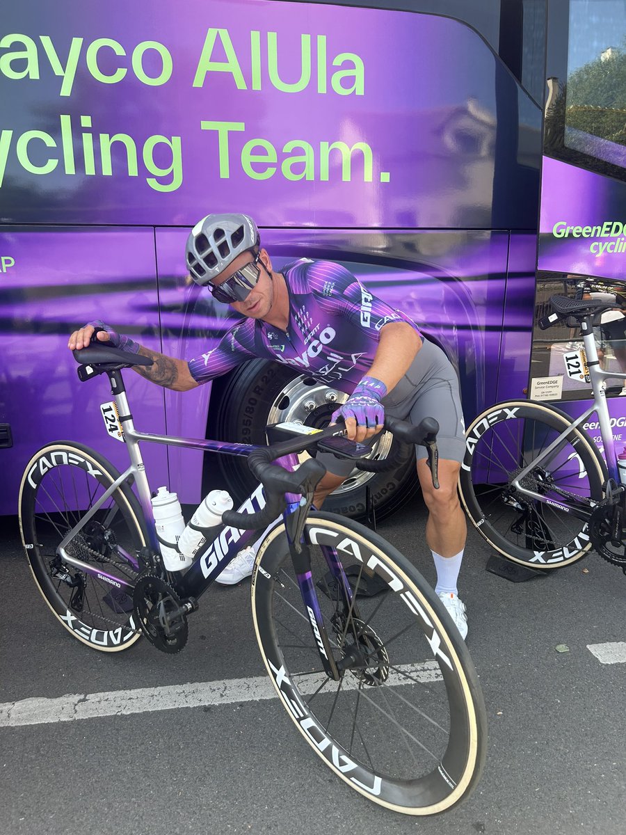 GreenEDGEteam's tweet photo. 🇫🇷 #TDF2025 

Even batman needs to stretch 🙆 https://t.co/jYbBOXjpwf