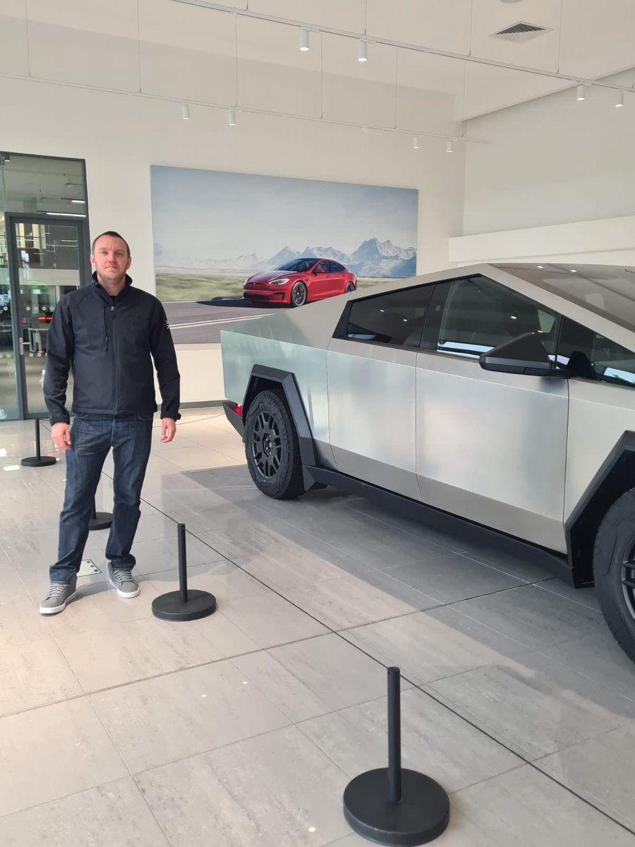 MacAkaShorty's tweet image. Shoutout to my brother @Gregor_C_03 – an absolute legend in the aviation world, with a passion for tech, photography, and all things speedy like F1 McLaren! Big fan of Apple, Tesla, and SpaceX, always sharing positive vibes and cool insights. Life's a journey, and you're making…